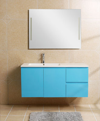 Göl mavisi premade banyo bâtıla, banyo lavabo ve bâtıla kolu ayna görünmez